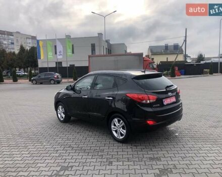 Черный Хендай их35, объемом двигателя 2 л и пробегом 184 тыс. км за 13500 $, фото 7 на Automoto.ua