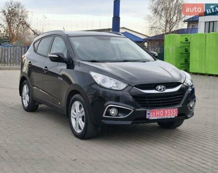 Черный Хендай их35, объемом двигателя 1.7 л и пробегом 229 тыс. км за 10750 $, фото 3 на Automoto.ua