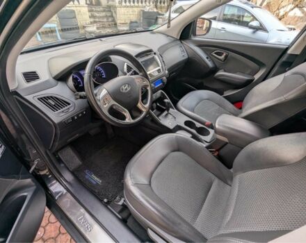 Черный Хендай их35, объемом двигателя 2 л и пробегом 200 тыс. км за 12650 $, фото 3 на Automoto.ua