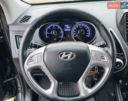 Черный Хендай их35, объемом двигателя 1.7 л и пробегом 229 тыс. км за 10750 $, фото 32 на Automoto.ua