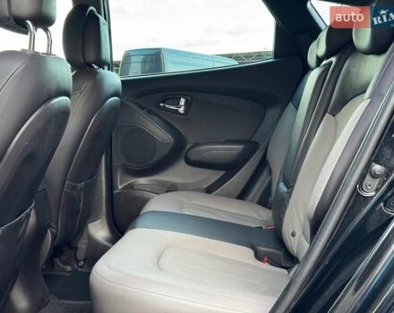 Черный Хендай их35, объемом двигателя 2 л и пробегом 103 тыс. км за 13400 $, фото 17 на Automoto.ua