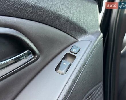 Черный Хендай их35, объемом двигателя 2 л и пробегом 103 тыс. км за 13400 $, фото 18 на Automoto.ua