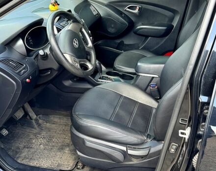 Черный Хендай их35, объемом двигателя 2 л и пробегом 120 тыс. км за 15000 $, фото 3 на Automoto.ua