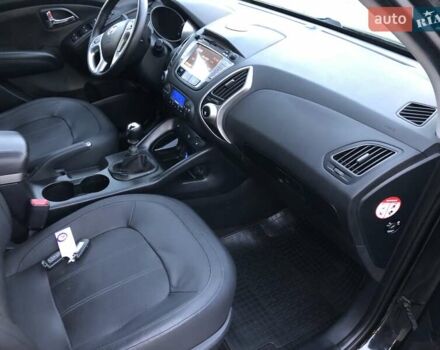 Черный Хендай их35, объемом двигателя 2 л и пробегом 184 тыс. км за 13500 $, фото 14 на Automoto.ua