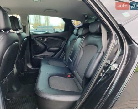 Черный Хендай их35, объемом двигателя 1.7 л и пробегом 229 тыс. км за 10750 $, фото 25 на Automoto.ua