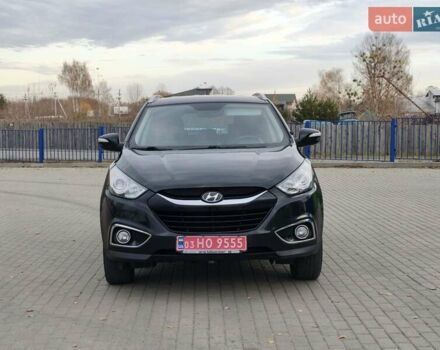 Черный Хендай их35, объемом двигателя 1.7 л и пробегом 229 тыс. км за 10750 $, фото 2 на Automoto.ua