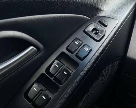 Черный Хендай их35, объемом двигателя 1.69 л и пробегом 290 тыс. км за 10999 $, фото 21 на Automoto.ua