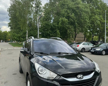 Черный Хендай их35, объемом двигателя 2 л и пробегом 178 тыс. км за 11500 $, фото 2 на Automoto.ua