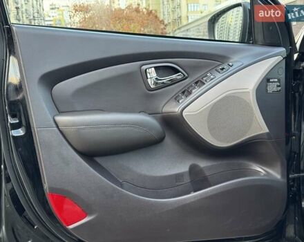 Черный Хендай их35, объемом двигателя 2 л и пробегом 103 тыс. км за 13400 $, фото 16 на Automoto.ua