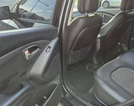 Черный Хендай их35, объемом двигателя 2 л и пробегом 221 тыс. км за 12000 $, фото 20 на Automoto.ua