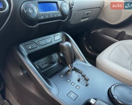 Черный Хендай их35, объемом двигателя 2 л и пробегом 103 тыс. км за 13400 $, фото 34 на Automoto.ua