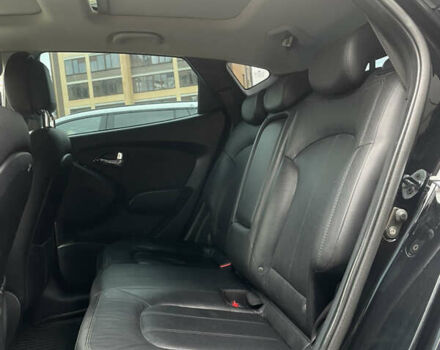 Черный Хендай их35, объемом двигателя 2 л и пробегом 179 тыс. км за 12000 $, фото 21 на Automoto.ua