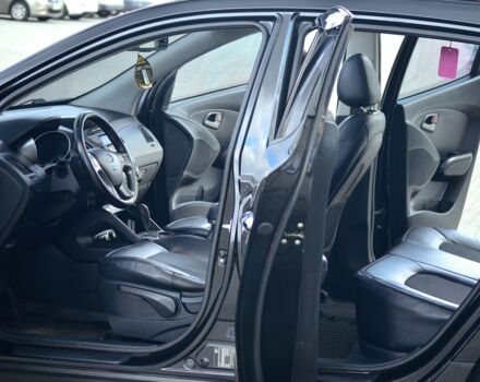 Черный Хендай их35, объемом двигателя 2 л и пробегом 141 тыс. км за 12700 $, фото 14 на Automoto.ua