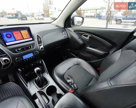 Черный Хендай их35, объемом двигателя 1.7 л и пробегом 229 тыс. км за 10750 $, фото 40 на Automoto.ua