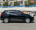 Черный Хендай их35, объемом двигателя 2 л и пробегом 218 тыс. км за 12230 $, фото 3 на Automoto.ua