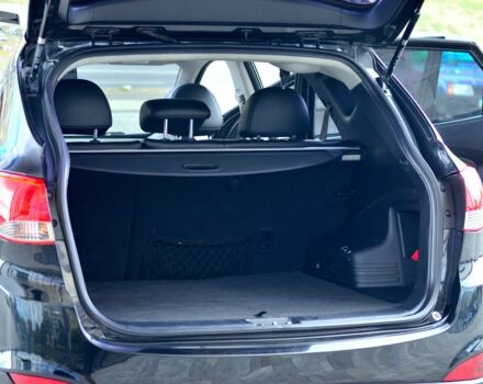 Черный Хендай их35, объемом двигателя 2 л и пробегом 141 тыс. км за 12700 $, фото 13 на Automoto.ua