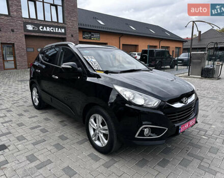 Черный Хендай их35, объемом двигателя 2 л и пробегом 197 тыс. км за 13650 $, фото 2 на Automoto.ua