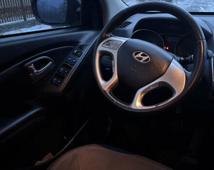 Чорний Хендай іх35, об'ємом двигуна 2 л та пробігом 252 тис. км за 11000 $, фото 8 на Automoto.ua