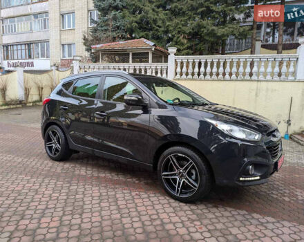 Черный Хендай их35, объемом двигателя 2 л и пробегом 200 тыс. км за 12800 $, фото 2 на Automoto.ua