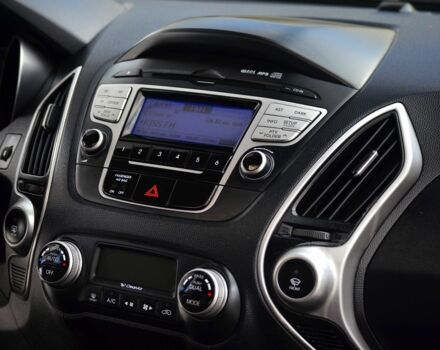 Черный Хендай их35, объемом двигателя 2 л и пробегом 141 тыс. км за 12700 $, фото 12 на Automoto.ua