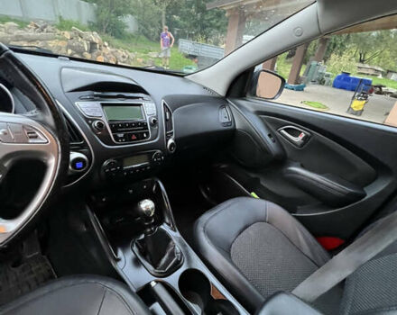 Черный Хендай их35, объемом двигателя 2 л и пробегом 160 тыс. км за 12000 $, фото 11 на Automoto.ua