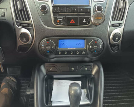 Черный Хендай их35, объемом двигателя 2 л и пробегом 195 тыс. км за 12600 $, фото 12 на Automoto.ua