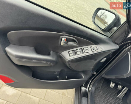 Черный Хендай их35, объемом двигателя 2 л и пробегом 177 тыс. км за 11999 $, фото 29 на Automoto.ua