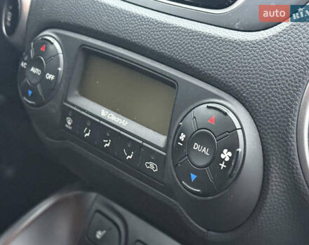 Черный Хендай их35, объемом двигателя 2 л и пробегом 230 тыс. км за 11850 $, фото 42 на Automoto.ua