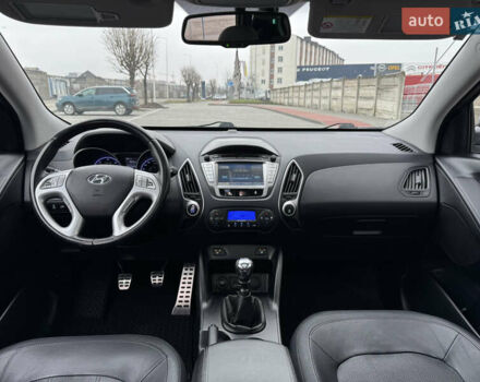 Черный Хендай их35, объемом двигателя 2 л и пробегом 177 тыс. км за 11999 $, фото 57 на Automoto.ua