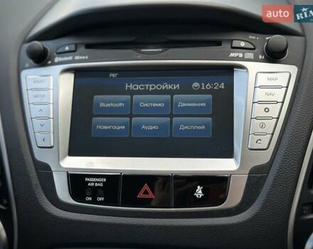 Черный Хендай их35, объемом двигателя 1.7 л и пробегом 268 тыс. км за 13800 $, фото 97 на Automoto.ua
