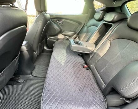 Черный Хендай их35, объемом двигателя 2 л и пробегом 137 тыс. км за 14000 $, фото 8 на Automoto.ua