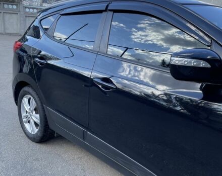 Черный Хендай их35, объемом двигателя 1.7 л и пробегом 272 тыс. км за 13500 $, фото 2 на Automoto.ua