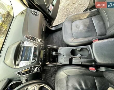 Черный Хендай их35, объемом двигателя 2 л и пробегом 137 тыс. км за 14000 $, фото 12 на Automoto.ua