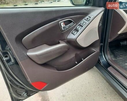 Чорний Хендай іх35, об'ємом двигуна 2 л та пробігом 211 тис. км за 12700 $, фото 33 на Automoto.ua