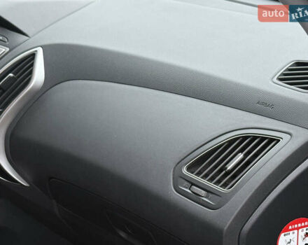 Черный Хендай их35, объемом двигателя 2 л и пробегом 230 тыс. км за 11850 $, фото 40 на Automoto.ua