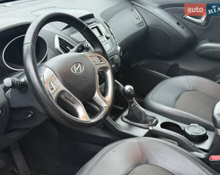 Черный Хендай их35, объемом двигателя 2 л и пробегом 230 тыс. км за 11850 $, фото 27 на Automoto.ua