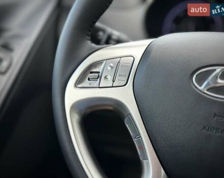 Черный Хендай их35, объемом двигателя 1.7 л и пробегом 268 тыс. км за 13800 $, фото 93 на Automoto.ua
