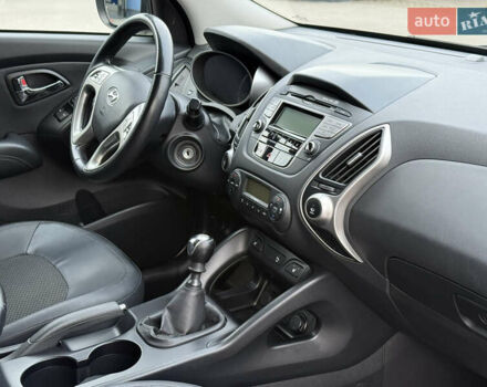 Черный Хендай их35, объемом двигателя 0 л и пробегом 201 тыс. км за 11850 $, фото 44 на Automoto.ua