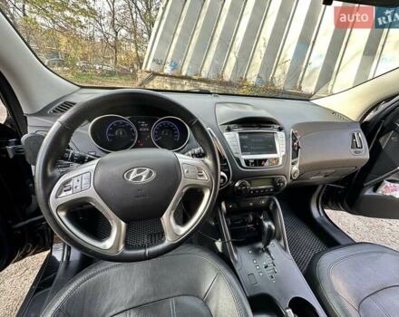Черный Хендай их35, объемом двигателя 2 л и пробегом 137 тыс. км за 14000 $, фото 13 на Automoto.ua