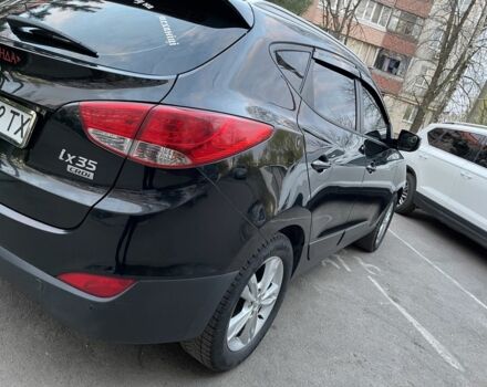 Черный Хендай их35, объемом двигателя 1.7 л и пробегом 272 тыс. км за 13500 $, фото 4 на Automoto.ua