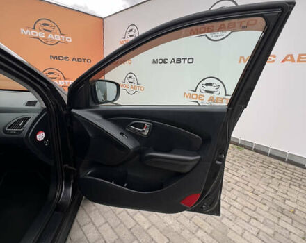 Черный Хендай их35, объемом двигателя 2 л и пробегом 221 тыс. км за 12900 $, фото 22 на Automoto.ua