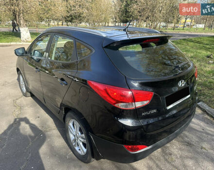 Черный Хендай их35, объемом двигателя 2 л и пробегом 48 тыс. км за 15500 $, фото 5 на Automoto.ua