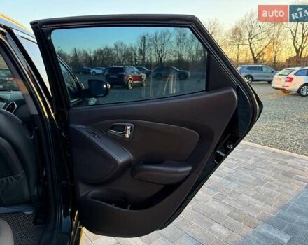 Черный Хендай их35, объемом двигателя 2 л и пробегом 178 тыс. км за 12699 $, фото 17 на Automoto.ua