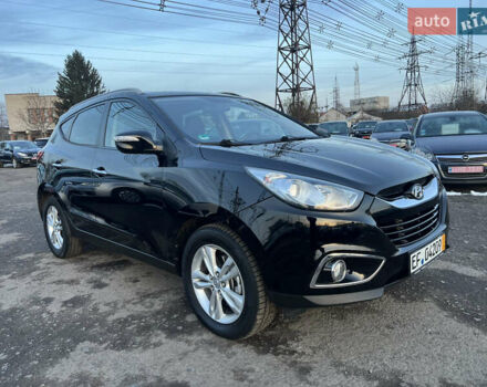 Черный Хендай их35, объемом двигателя 2 л и пробегом 213 тыс. км за 16500 $, фото 3 на Automoto.ua