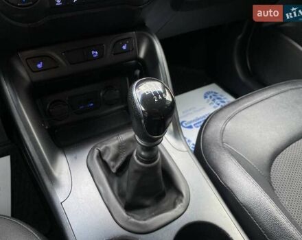 Черный Хендай их35, объемом двигателя 1.69 л и пробегом 194 тыс. км за 12500 $, фото 15 на Automoto.ua