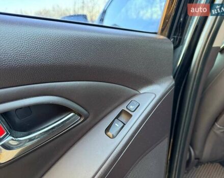 Черный Хендай их35, объемом двигателя 2 л и пробегом 178 тыс. км за 12699 $, фото 13 на Automoto.ua