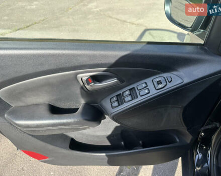 Черный Хендай их35, объемом двигателя 2 л и пробегом 48 тыс. км за 15500 $, фото 14 на Automoto.ua