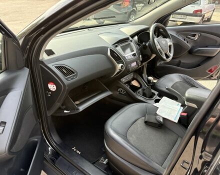 Черный Хендай их35, объемом двигателя 1.7 л и пробегом 128 тыс. км за 3900 $, фото 10 на Automoto.ua