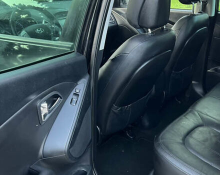 Черный Хендай их35, объемом двигателя 2 л и пробегом 175 тыс. км за 13900 $, фото 21 на Automoto.ua