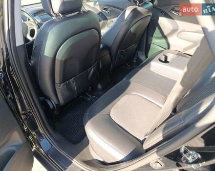 Чорний Хендай іх35, об'ємом двигуна 2 л та пробігом 237 тис. км за 12950 $, фото 8 на Automoto.ua